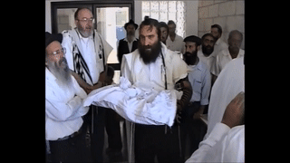 הרב בנימין כהנא ושמואל הכהן משתתפים ונואמים בברית מילתו של מאיר דוד הכהן 00:11:59